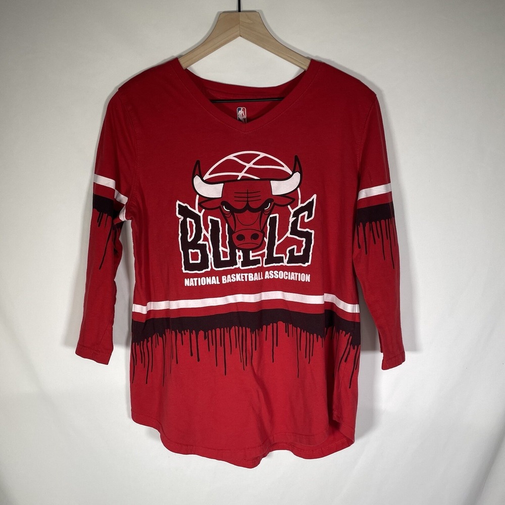 Chicago Bulls T-Shirt Womens Large Red Black NBAv neck Dripping Paint Design